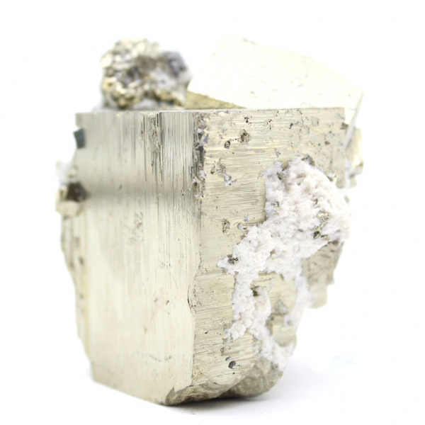 Grande cubo di pirite con quarzo calcite