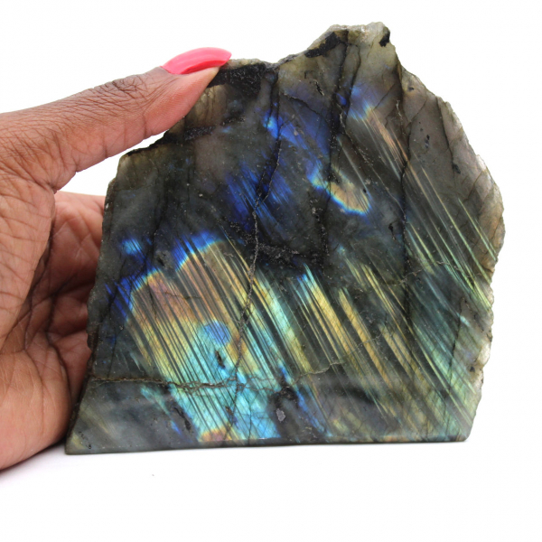 Labradorite lucidata su un lato, proveniente dal Madagascar