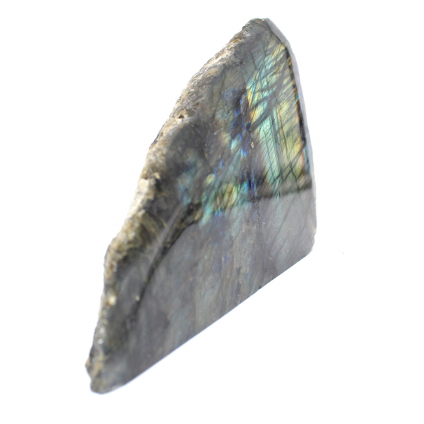 Roccia labradorite lucida su un lato