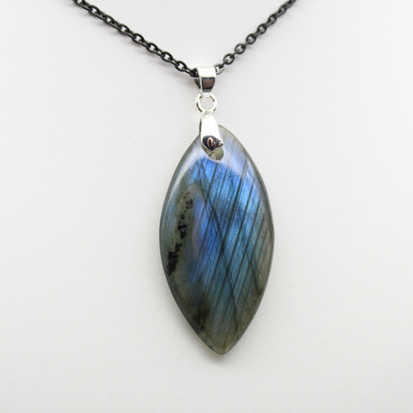 Ciondolo in labradorite del Madagascar