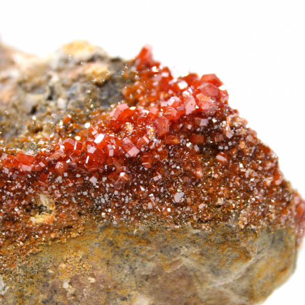 Cristalli di pietra di vanadinite