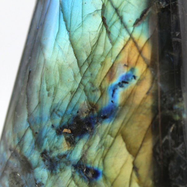 Labradorite naturale lucidata