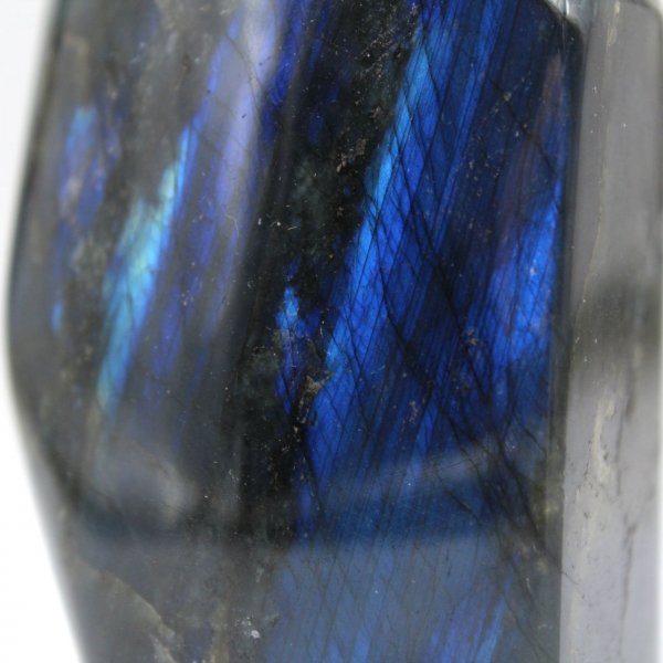 Pietra di Labradorite lucidata a forma libera