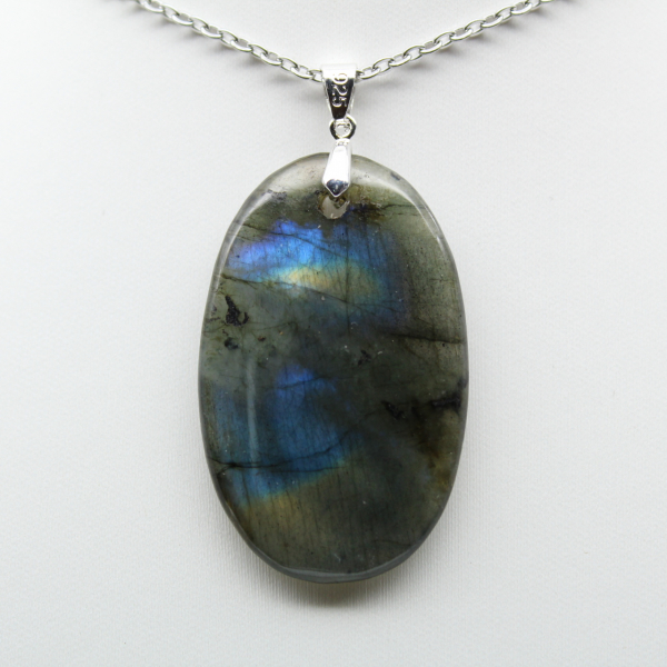 Ciondolo ovale in labradorite
