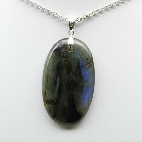 Ciondolo ovale in labradorite