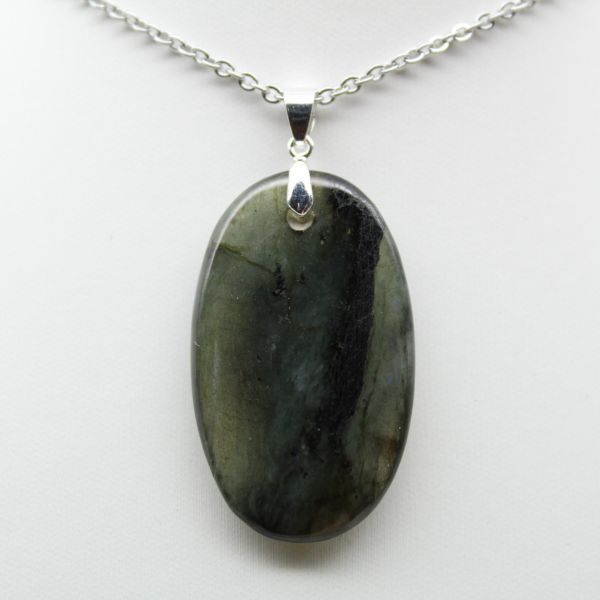 Ciondolo ovale in labradorite