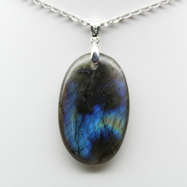 Ciondolo ovale in labradorite