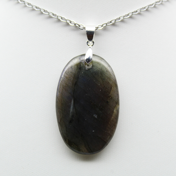 Ciondolo ovale in labradorite