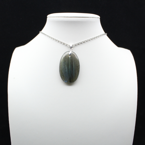Ciondolo ovale in labradorite