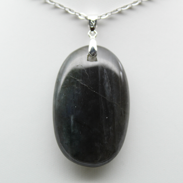 Ciondolo ovale in labradorite