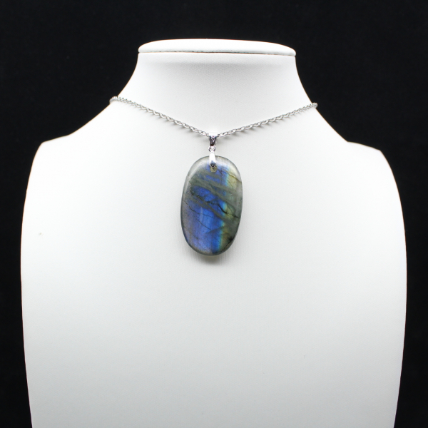 Ciondolo ovale in labradorite