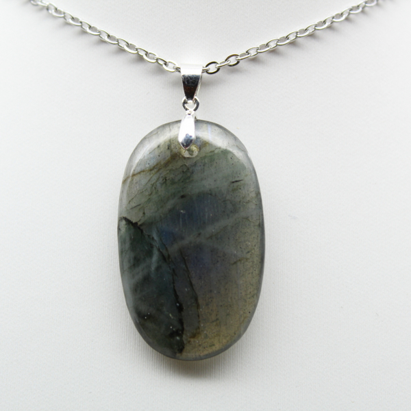 Ciondolo ovale in labradorite
