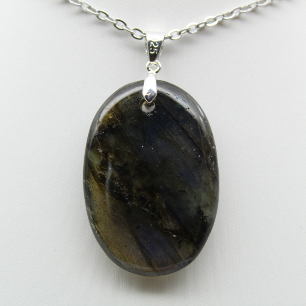 Ciondolo ovale in labradorite
