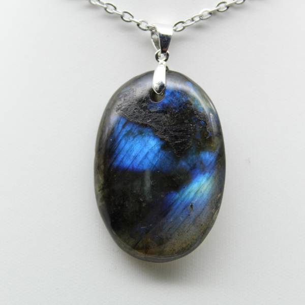 Ciondolo ovale in labradorite