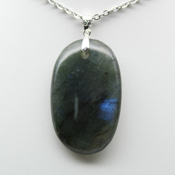 Ciondolo ovale in labradorite
