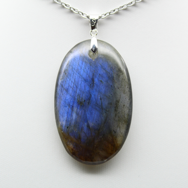 Ciondolo ovale in labradorite
