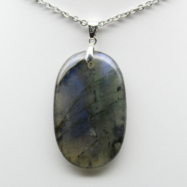 Ciondolo ovale in labradorite