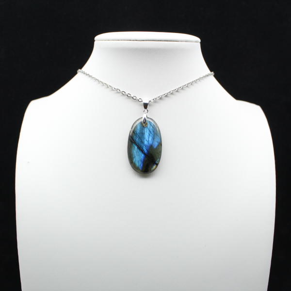Ciondolo ovale in labradorite
