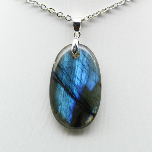 Ciondolo ovale in labradorite