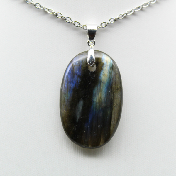 Ciondolo ovale in labradorite