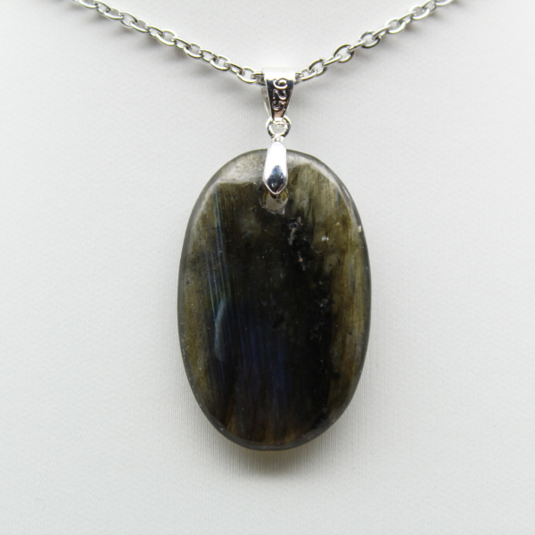 Ciondolo ovale in labradorite