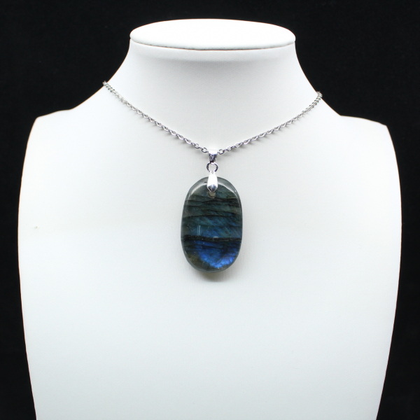 Ciondolo ovale in labradorite