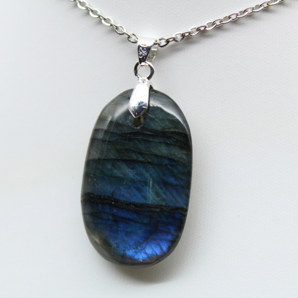 Ciondolo ovale in labradorite