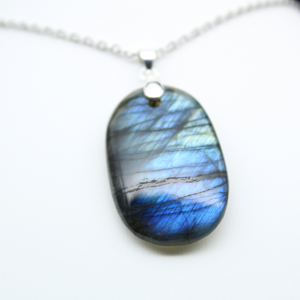 Ciondolo ovale in labradorite