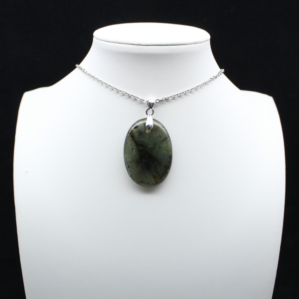 Ciondolo ovale in labradorite