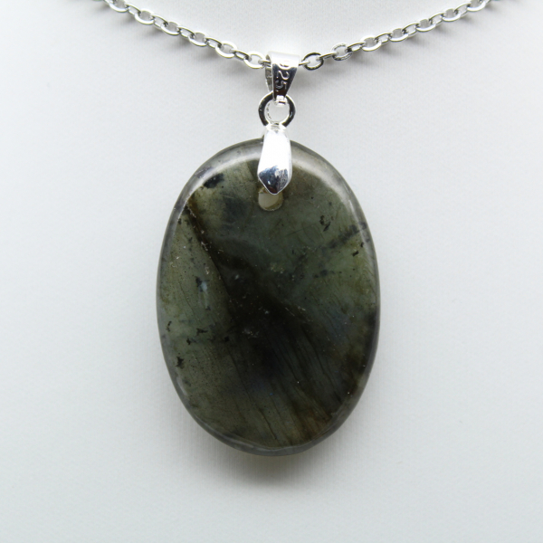 Ciondolo ovale in labradorite