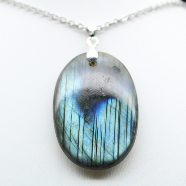 Ciondolo ovale in labradorite