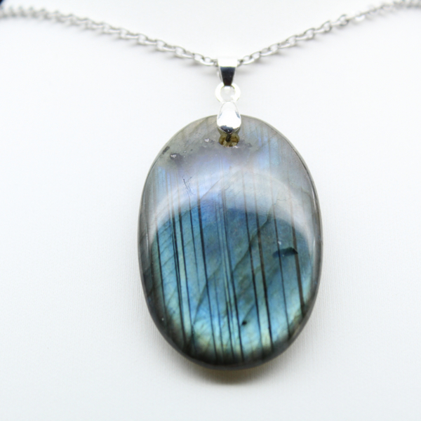Ciondolo ovale in labradorite