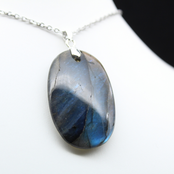 Ciondolo ovale in labradorite