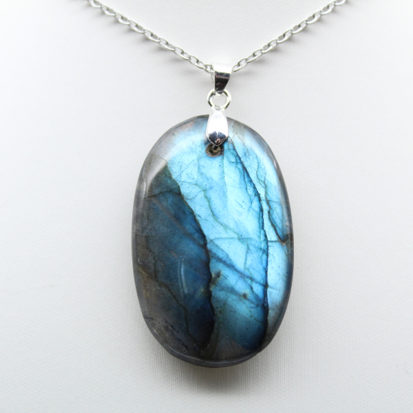 Ciondolo ovale in labradorite
