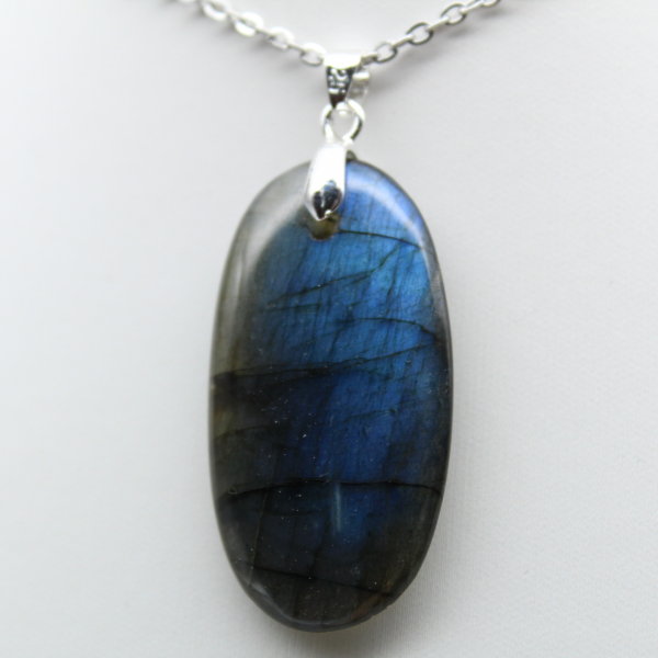 Ciondolo ovale in labradorite