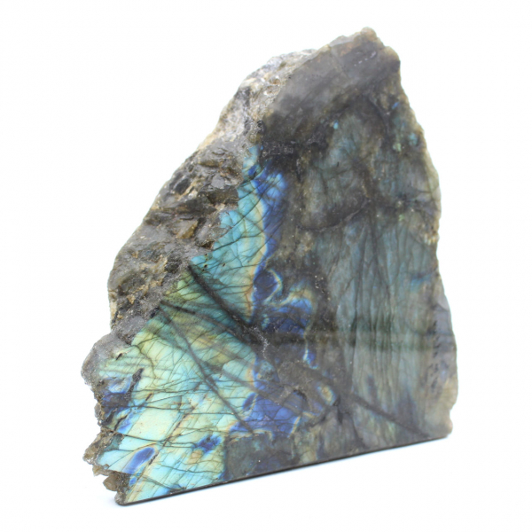 Labradorite naturale lucidata su un lato