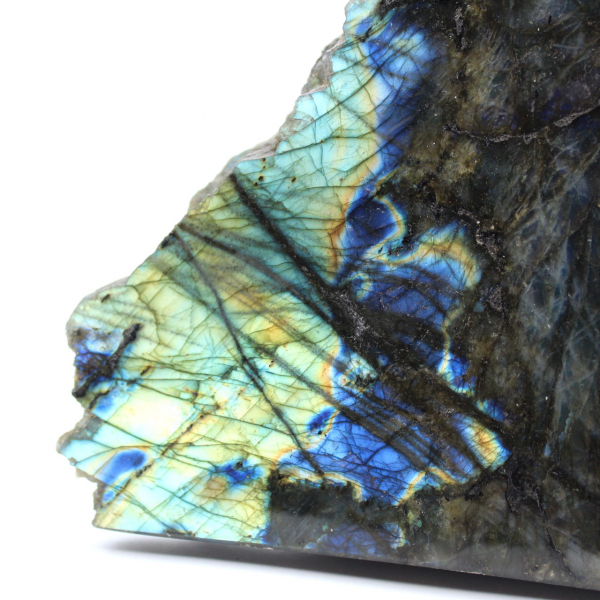 Labradorite naturale lucidata su un lato