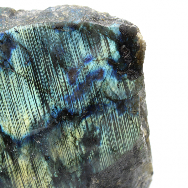 Labradorite lucidata da un lato