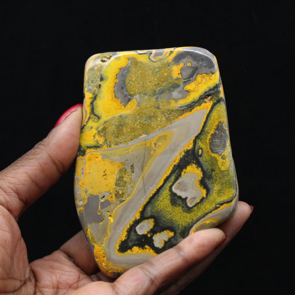 Ornamento di diaspro a forma di calabrone, lucido, colori vivaci