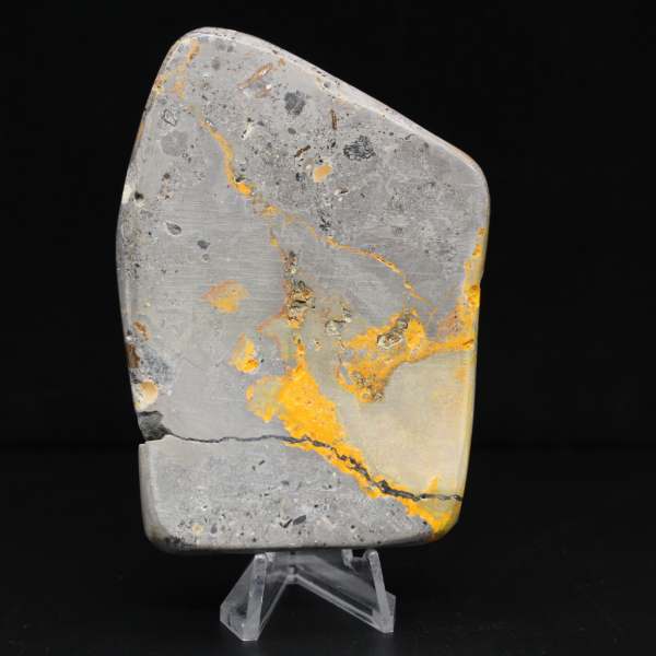 Ornamento di diaspro a forma di calabrone, lucido, colori vivaci