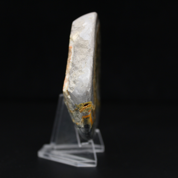 Ornamento a forma di calabrone in diaspro lucidato, Indonesia, raro