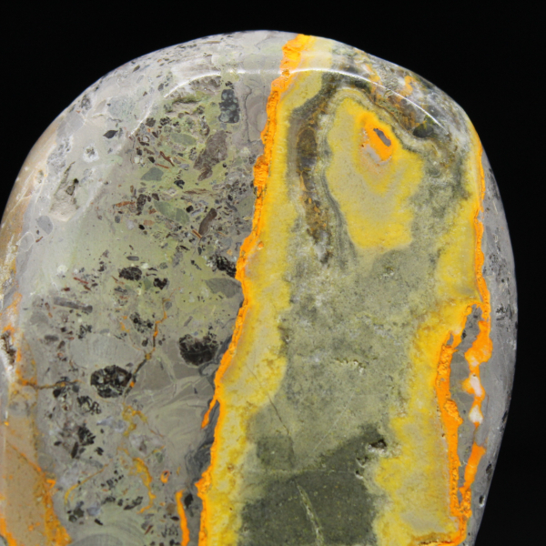 Ornamento naturale lucidato di diaspro a forma di bombo