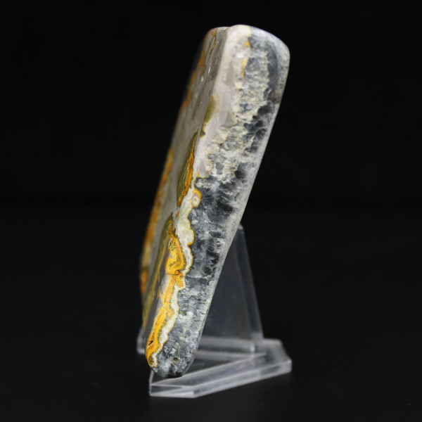 Piccolo ornamento a forma di calabrone in diaspro, autenticità