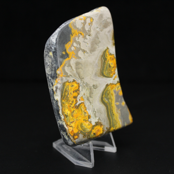 Piccolo ornamento a forma di calabrone in diaspro, autenticità