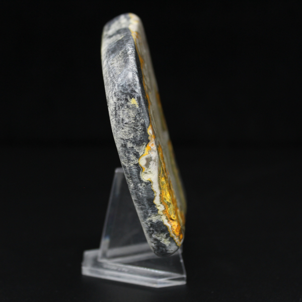 Piccolo ornamento a forma di calabrone in diaspro, autenticità