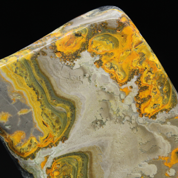 Piccolo ornamento a forma di calabrone in diaspro, autenticità