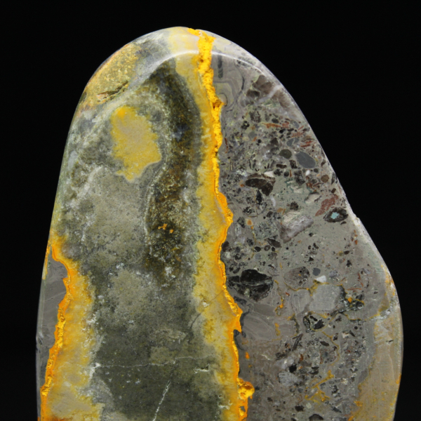 Ornamento naturale a forma di calabrone in pietra liscia diaspro