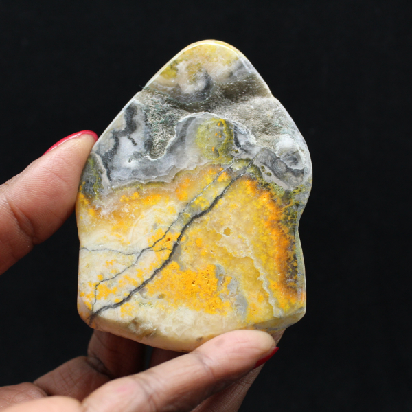 Ornamento compatto di diaspro a forma di bombo