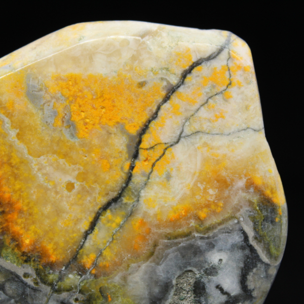 Ornamento compatto di diaspro a forma di bombo