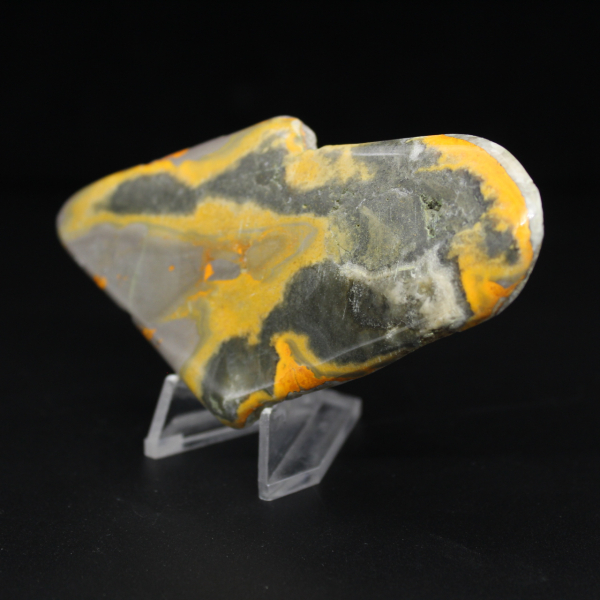 Micro moneta a forma di calabrone in diaspro lucidato